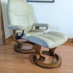 Ekornes Stressless Small Leather Lounge Chair Recliner & Ottoman