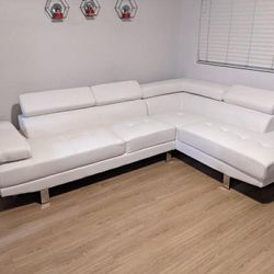 New 105x77 Sectional Couch / Free Delivery 
