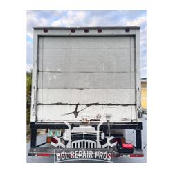 Roll Up Doors for Box Trucks and Trailers / Puertas Enrollables para Camiones Caja y Remolques.