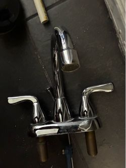 Bathroom sink faucet