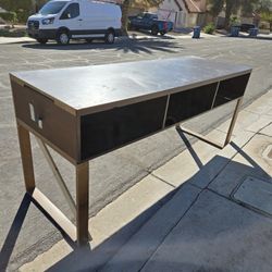 FREE !! LARGE WORK TABLE BENCH