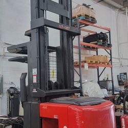 Raymond order Picker forklift 