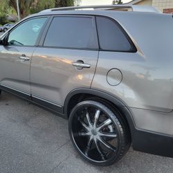 Kia Sorento, Low Miles, 3rd Row Seat, Clean Title, Smogged, Runs And Drives Great, No Issues Or Problems 