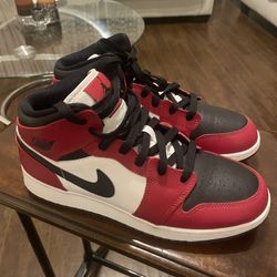 Nike Air Jordan “Chicago” Sneakers 