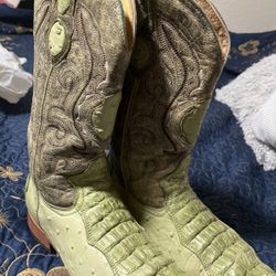 Botas de hombre número 27 y medio de México