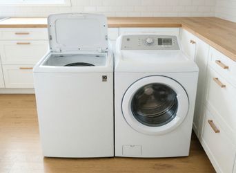 GE Washer and Electric Dryer in like new condition, Flushing MI.