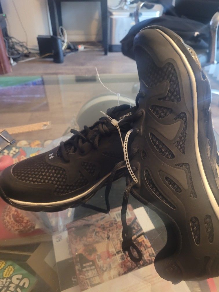 UNDER ARMOR RUNNING/WALKING SHOES