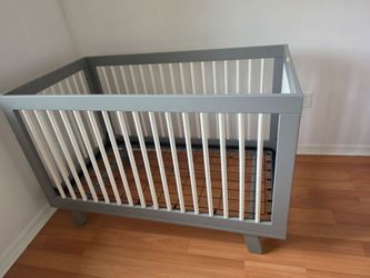 Free crib/ Cuna gratis