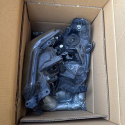 Head lights Tundra 2018