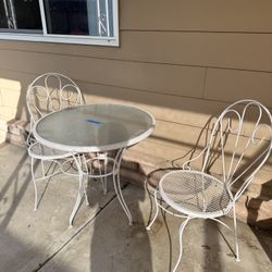 Out Door Table And Chairs
