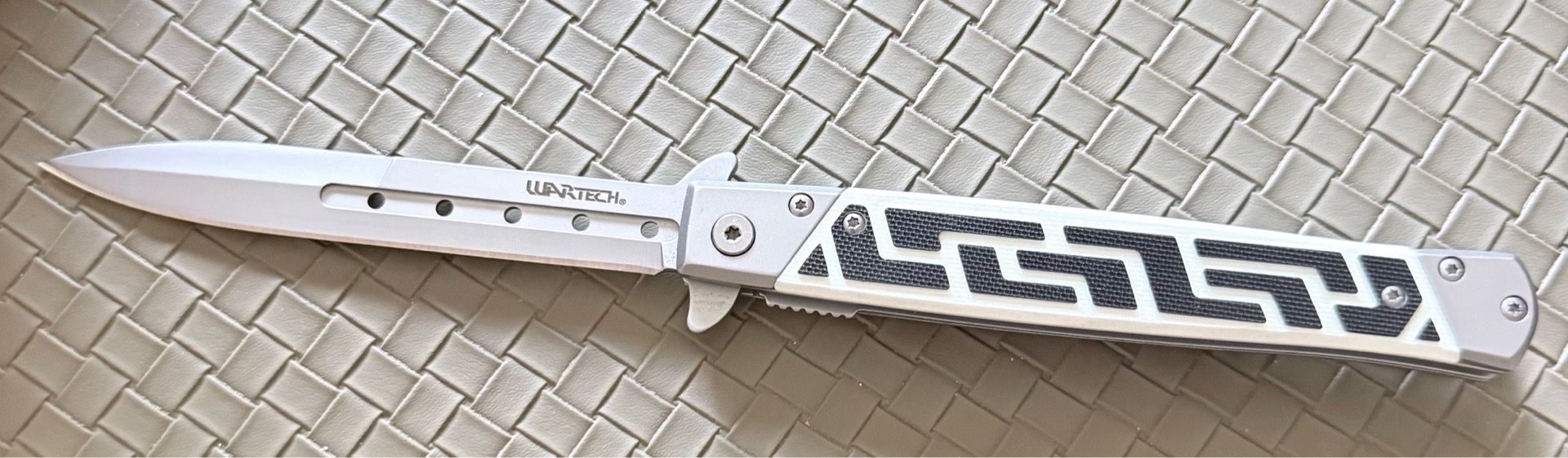 New with box pocket knives
