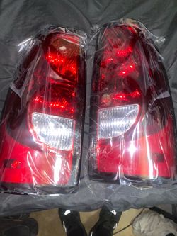 99-06 silverado taillights
