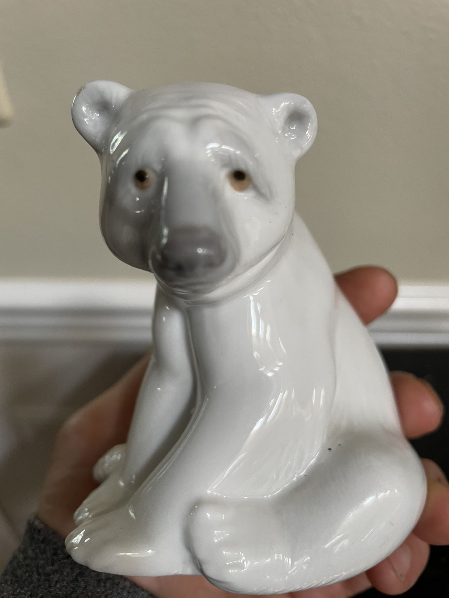 Lladro 1209 Seated Polar Bear Figurine 