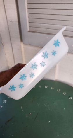 Vintage Pyrex White & Turquoise Snowflake Space Saver Casserole ❄️