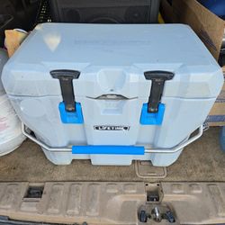 Yeti 28 Quart Lifetime Cooler