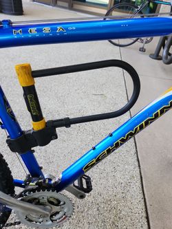 U shaped on guard bicycle lock