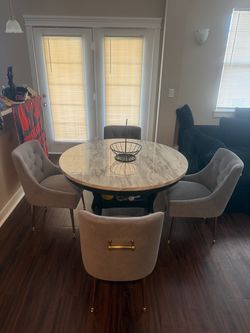 Dining table with 4 gold chairs