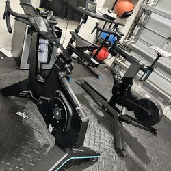 Wahoo Kicker y Garmin Tax  ultima generación.