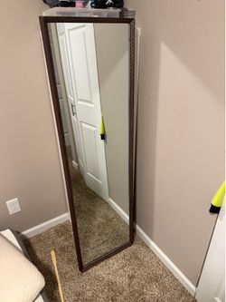 Standing mirror