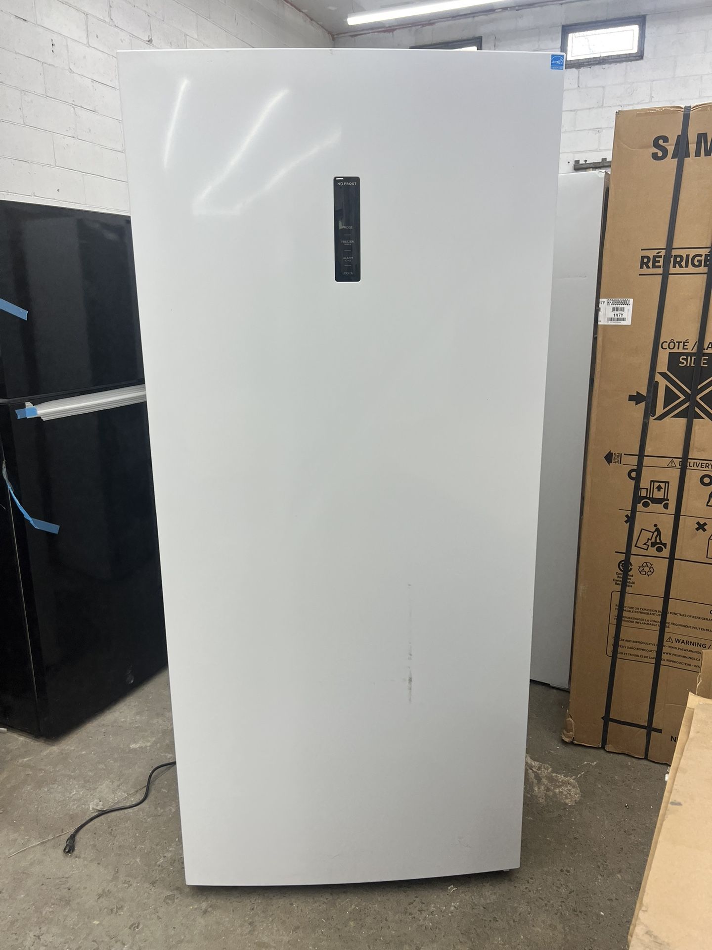 Element 33 Inch Convertible Freezer/Refrigerator (21.2 cu. ft) (LED)