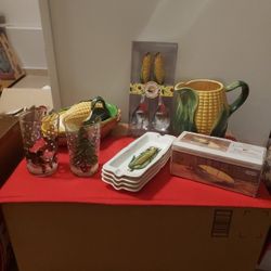 BRAND NEW  CORN SET 🌽 PLUS 4 GLASSWARE 
