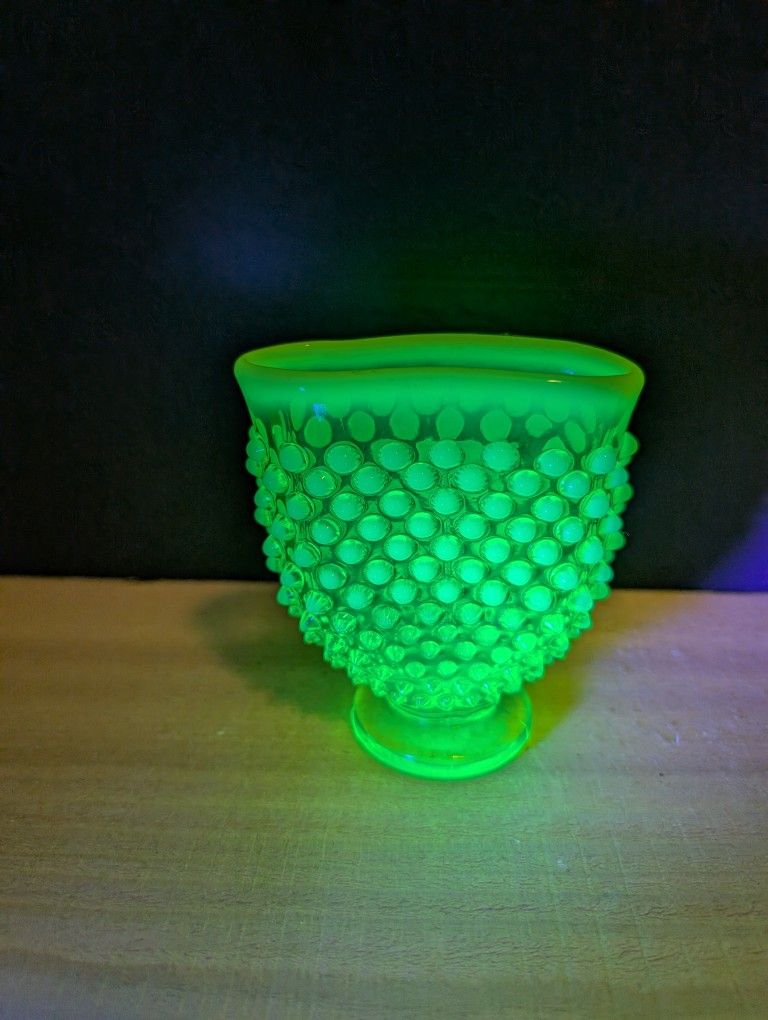Vintage Fenton Hobnail Opalescent Uranium Fan Vase 