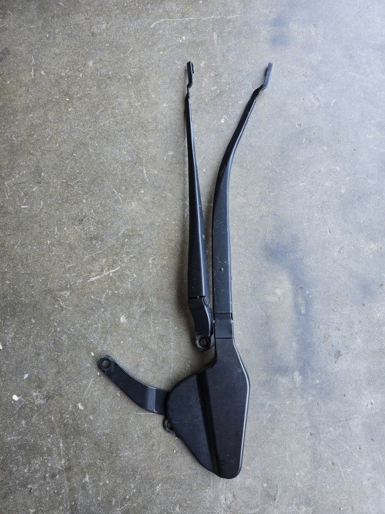 2010,- 2015 Toyota Prius windshield wiper arms