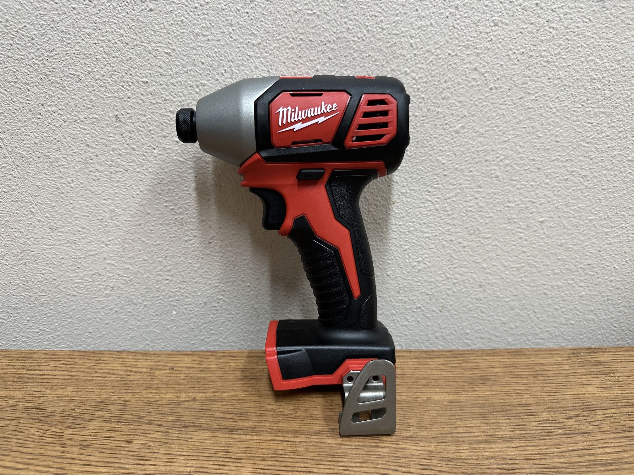 Milwaukee 2656-20 M18 18V Lithium-Ion Cordless 1/4 in. Hex Impact Driver (Tool-Only)