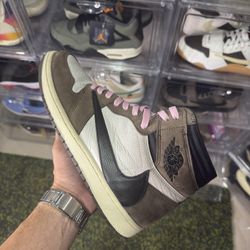 Jordan 1 Travis Scott 
