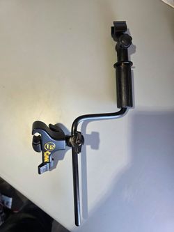 Latin Percussion LP592A-X Claw with Microphone Mount with Audix DCLIP microphone clip, designed for holding small-diaphragm condenser microphones.#D02