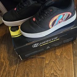 Youth Sz 5 HEELYS