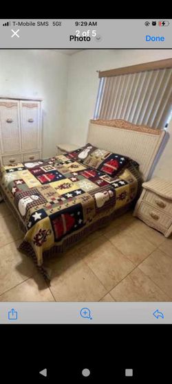 Queen full headboard with full platform bedframe! $350 delivery 🚚 included!