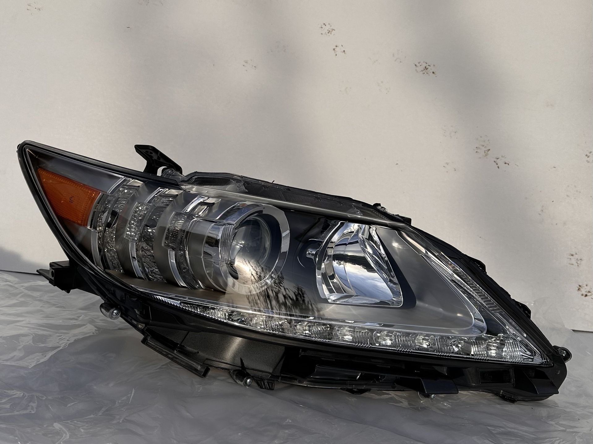 Lexus ES350 ES300h 2013-2015 Passenger Side Right Headlight OEM Halogen Lamp