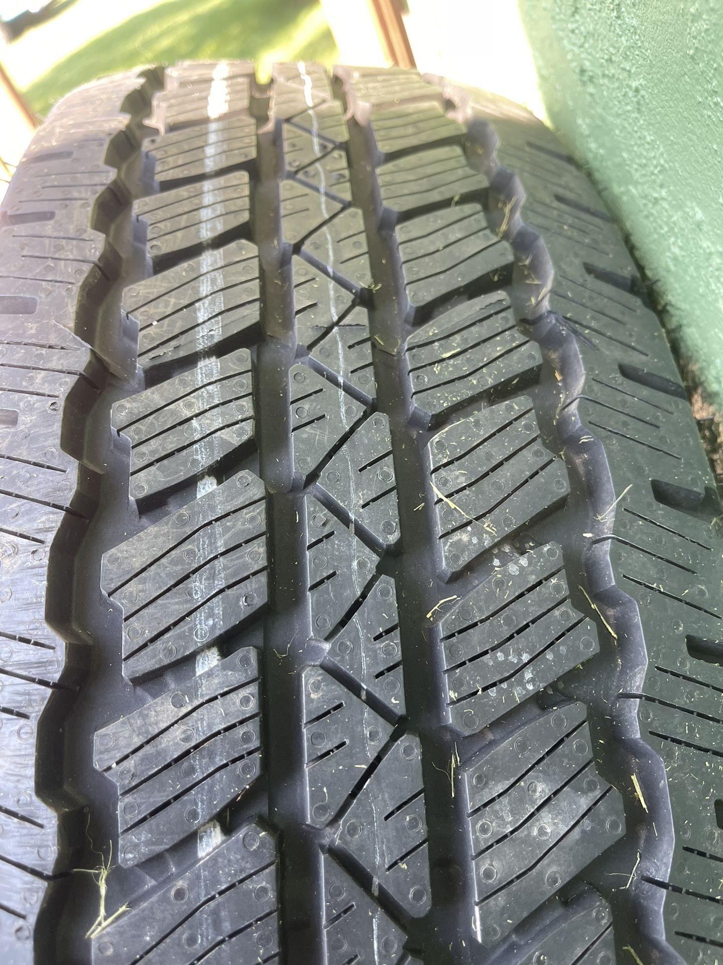 BRAND NEW TIRE 255/70R18. 100 Firm