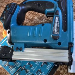 
MAKITA 18-VOLT LITHIUM ION CORDLESS  3/8 IN STAPLER  (TOOL ONLY)