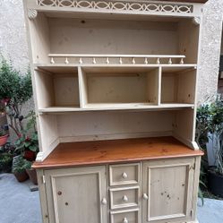 Broyhill Solid Wood Hutch / Buffet with Upper Shelves