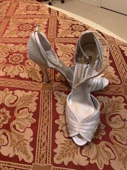 Silver elegant shoes size 8 1/2