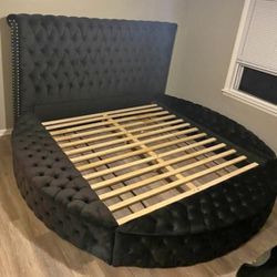 Round Bed Frame With Storage Drawers On All Sides 