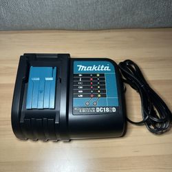 Makita Charger 