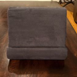 Tablet Pillow Stand