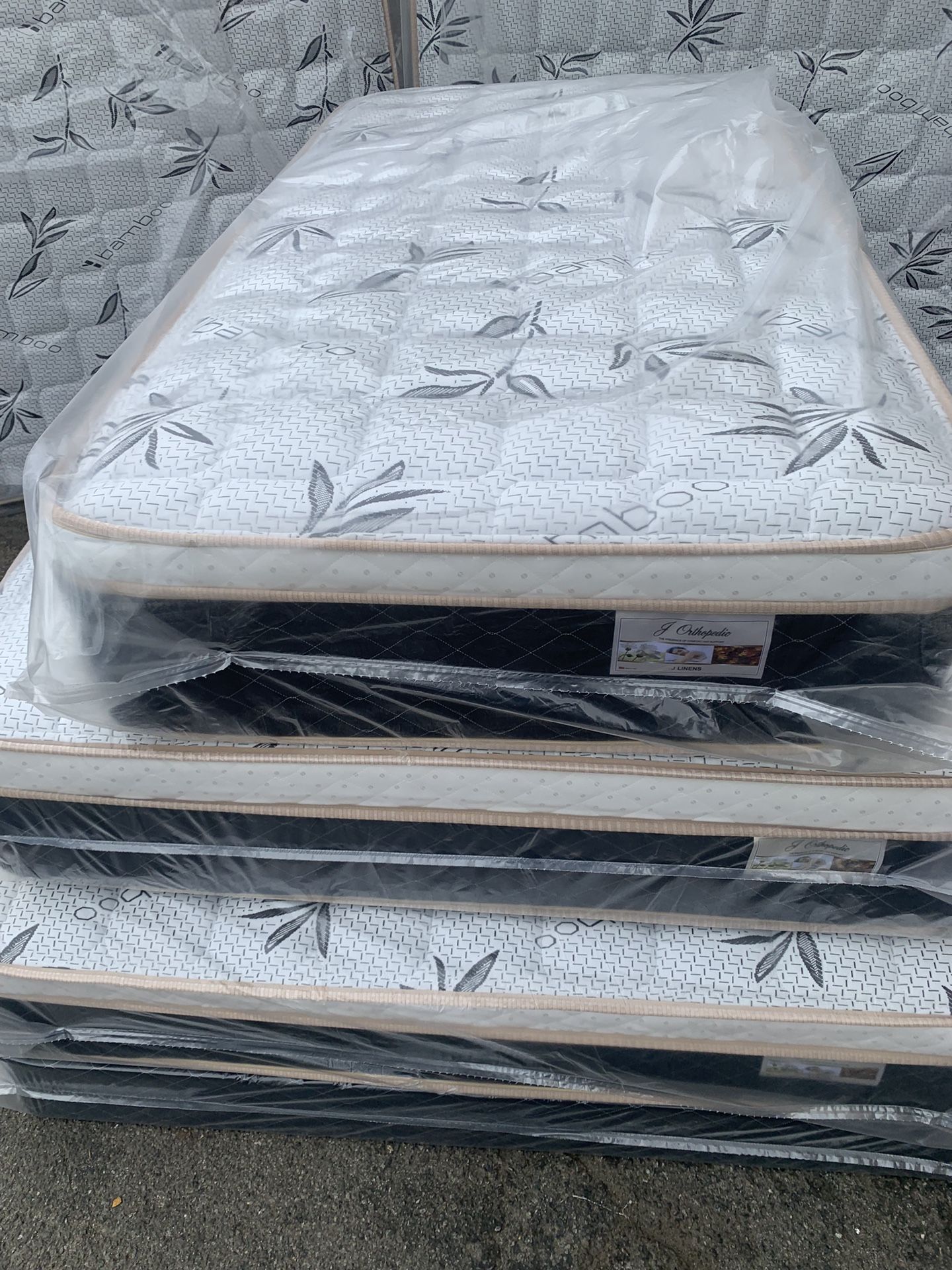 ✨Mattress Pillow Top All Sizes ✨ 🔸12” inches tall 🔹All sizes 🟠Queen sizes $199 🟡Full sizes $180 🟢Twin sizes $150 🔵Cal king $330 🟣E. King $330