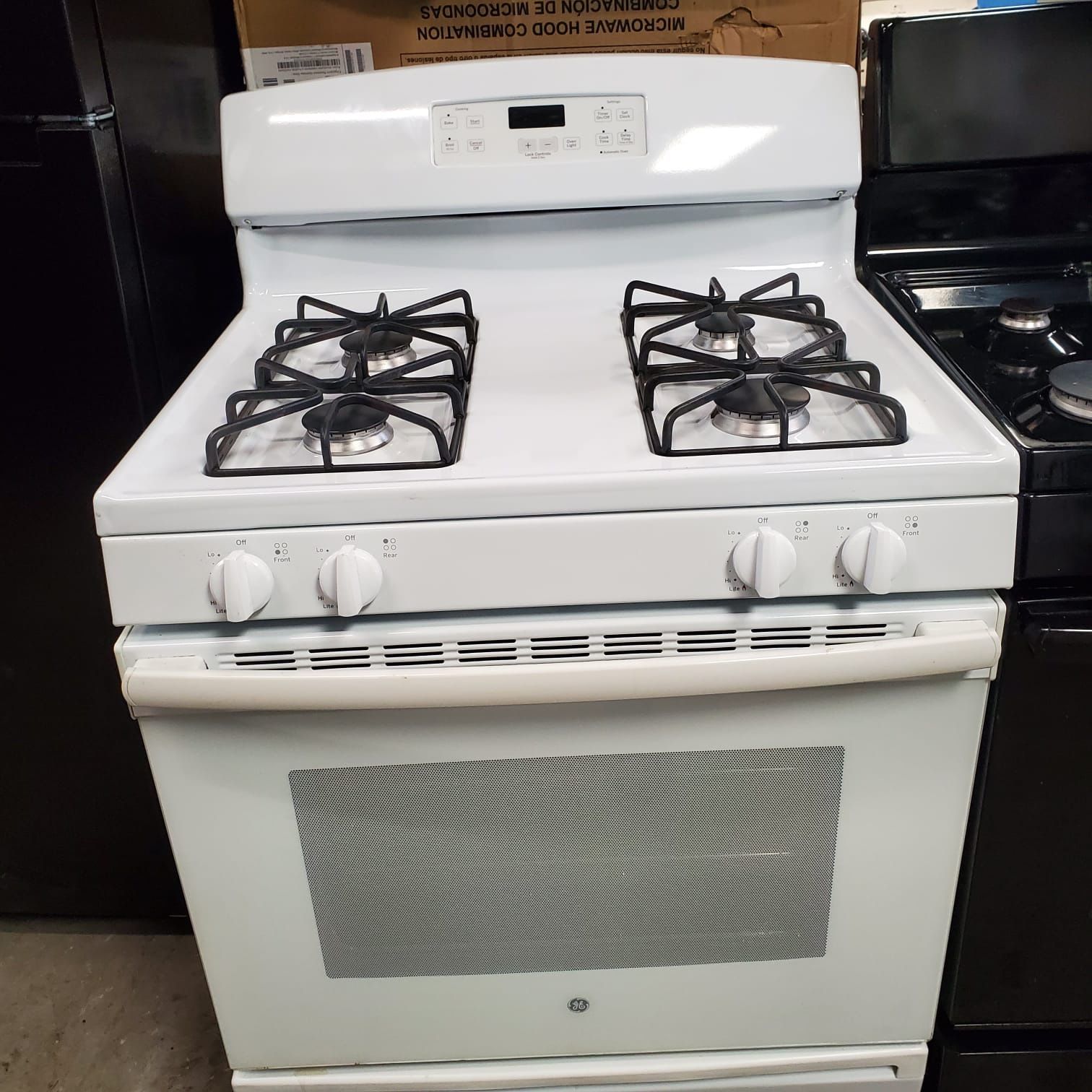 Gas Stove GE Width 30 Inches