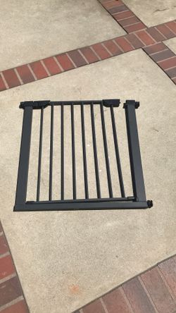 Black Metal Pressure-mounted Baby Gate