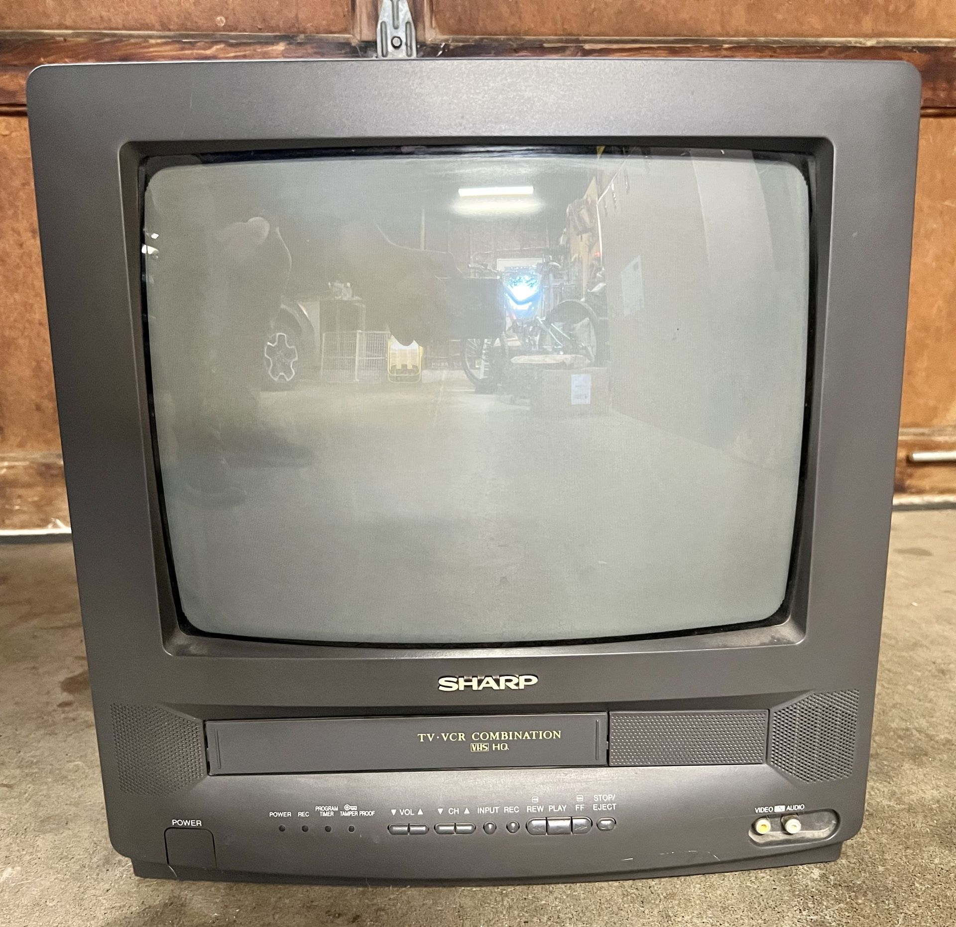 Sharp 13" TV VCR Combo VHS Player 13VT-L100 Vintage Retro Gaming CRT - Tested