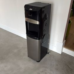 Primo Water Dispenser With 5 Gallon Jugs
