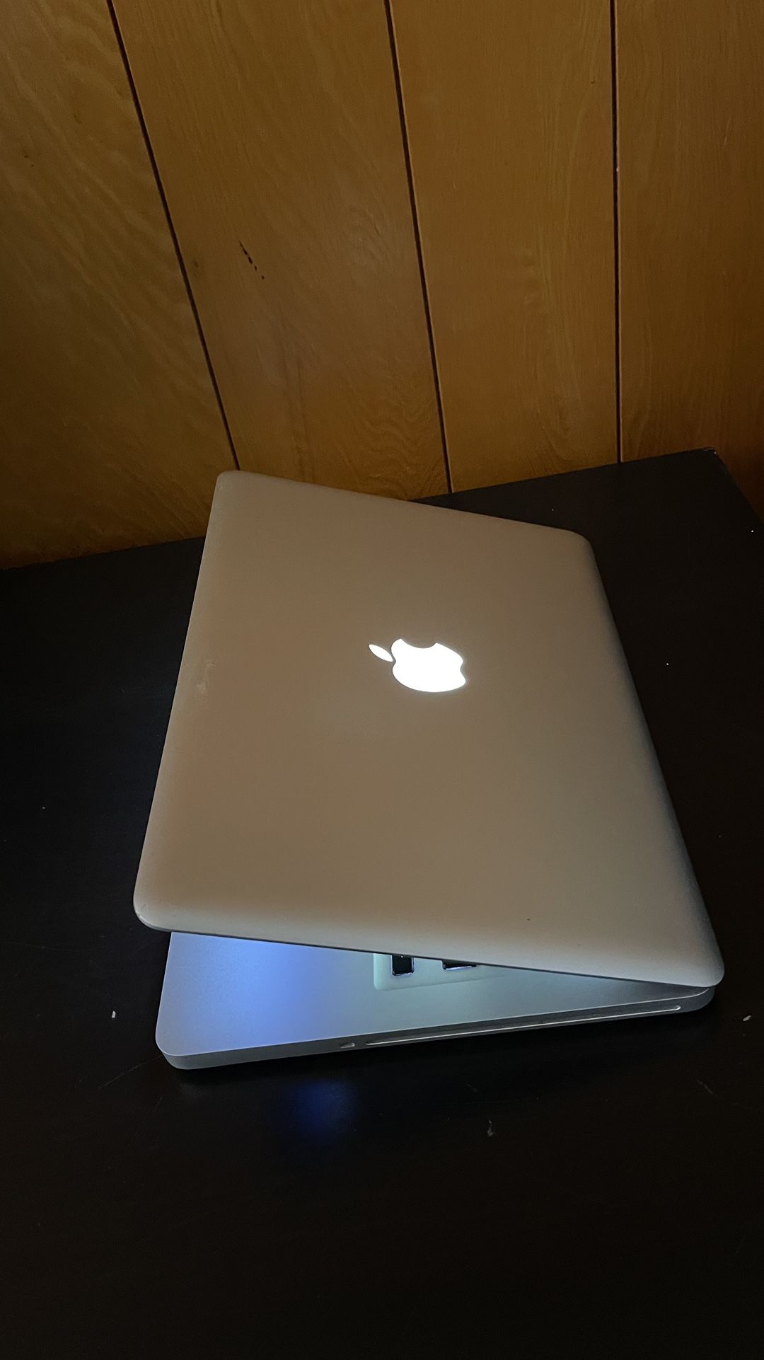 Apple Macbook Pro 13” I5/8GB/256GB SSD $140