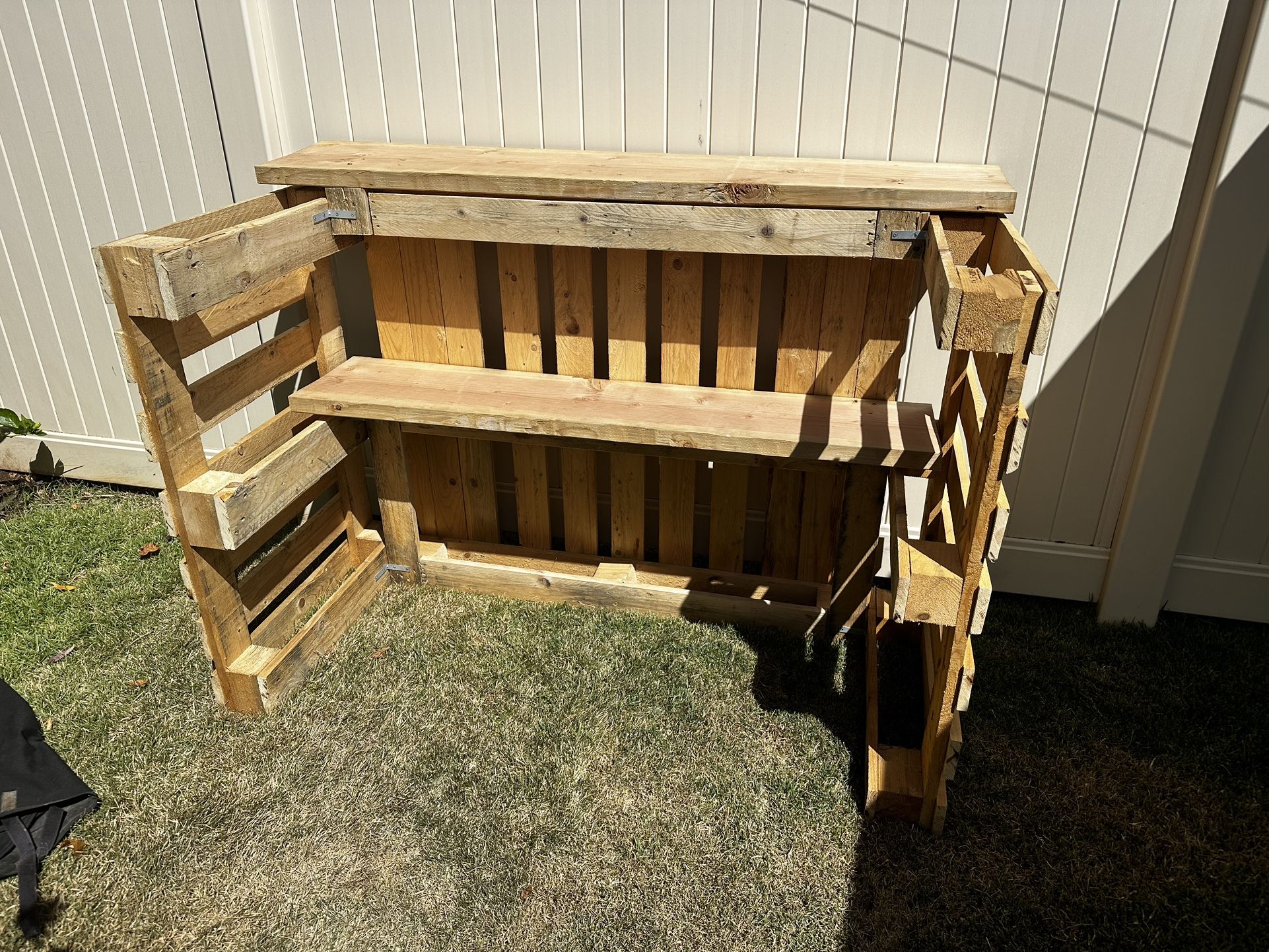 Homemade Pallet Bar