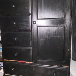 Dresser 