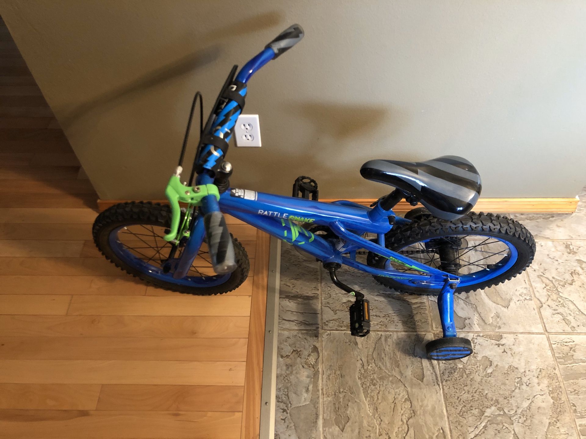 16” Dynacraft Kids Sports Trainer RattleSnake Bike