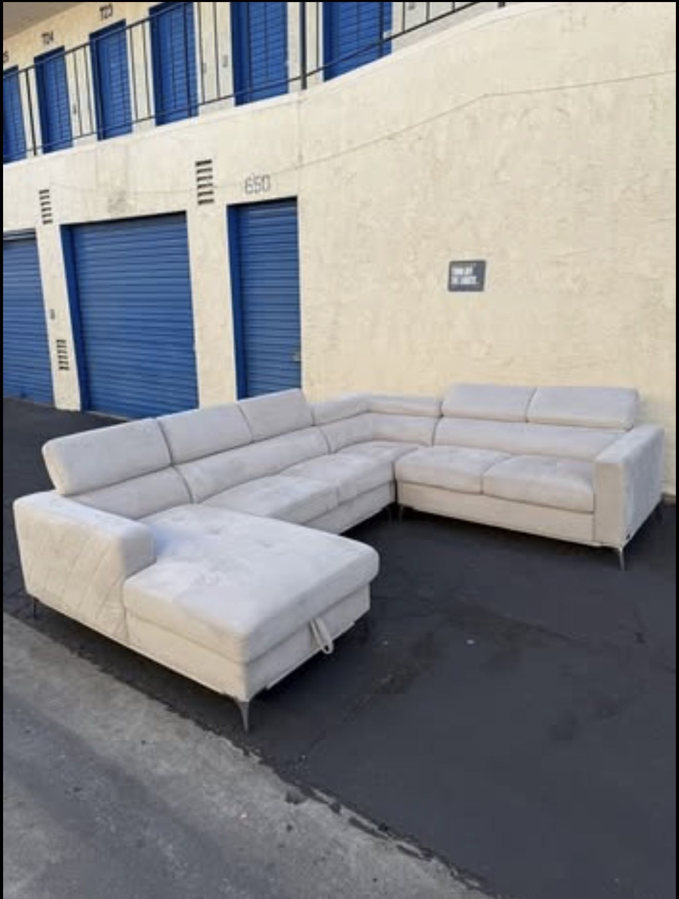 Blaise Fabric Sectional w/ Storage Chaise β Modern, Spacious & Like New!